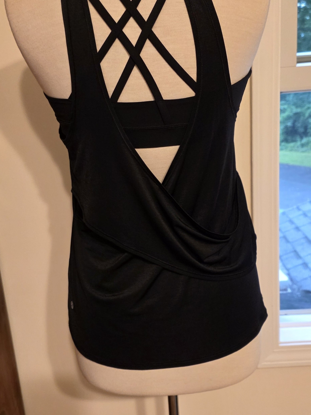 Lululemon Beat The Heat Black Crisscross Back Tank Top Sz 6 Worn Once